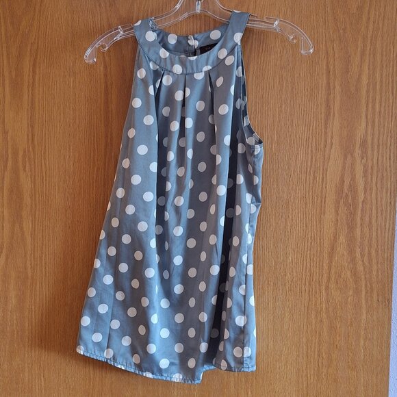 Woman's Sleeveless Top - Picture 1 of 7